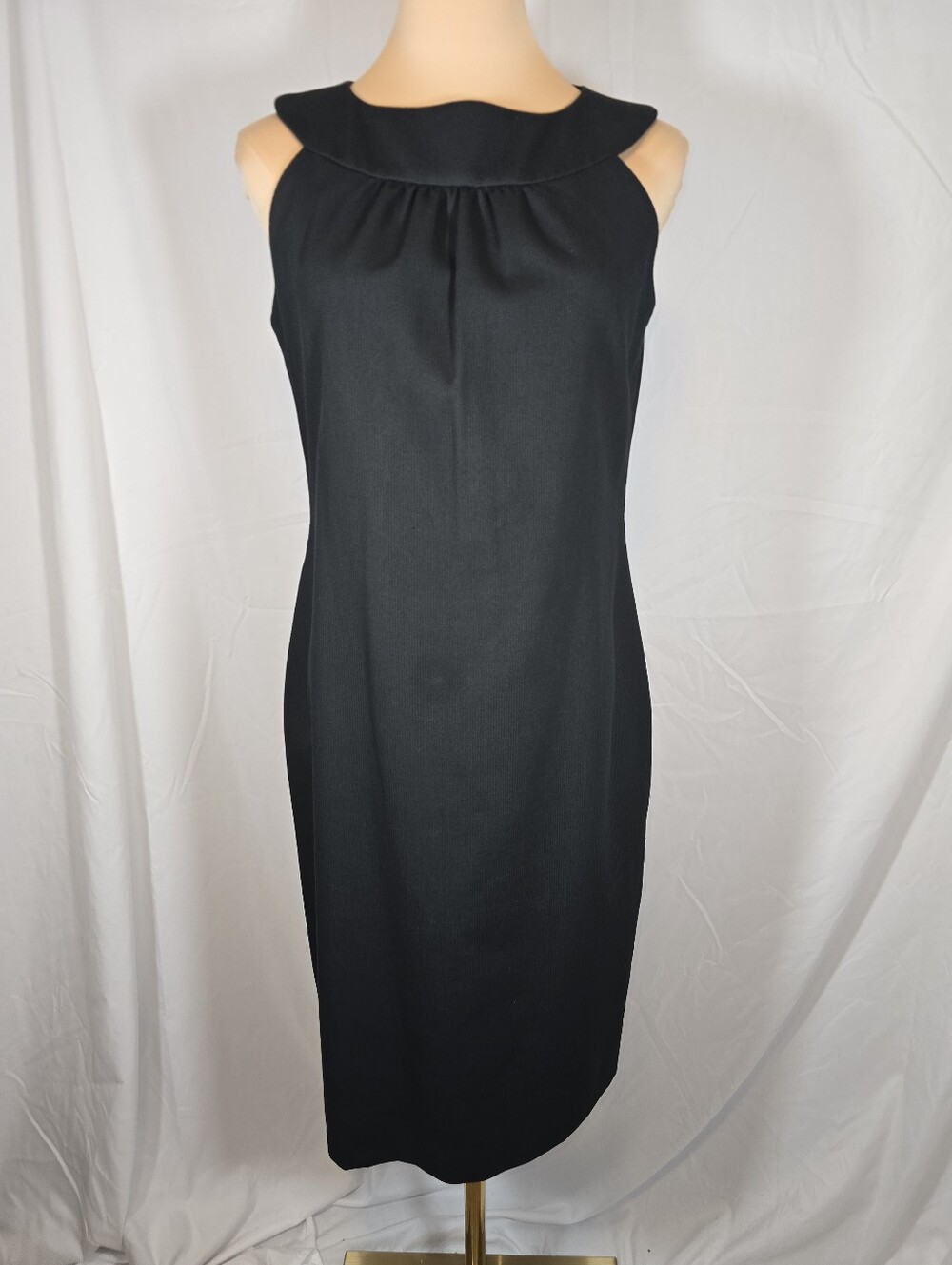 Classic Vintage Black Sleeveless Sheath Dress With Collar Neck